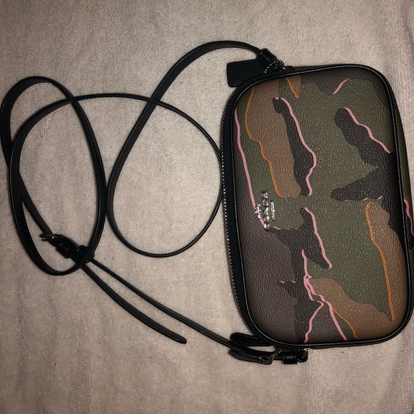 Brand new coach purse. Selling for 120$ obo - Picture 1 of 1